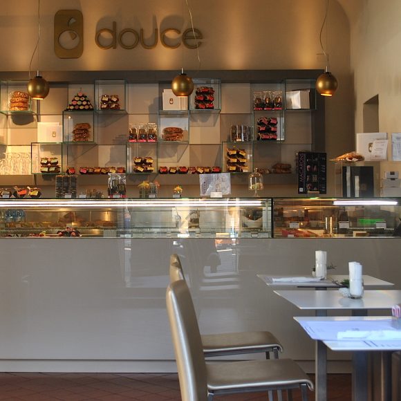 Douce Pâtisserie Café cerca personale