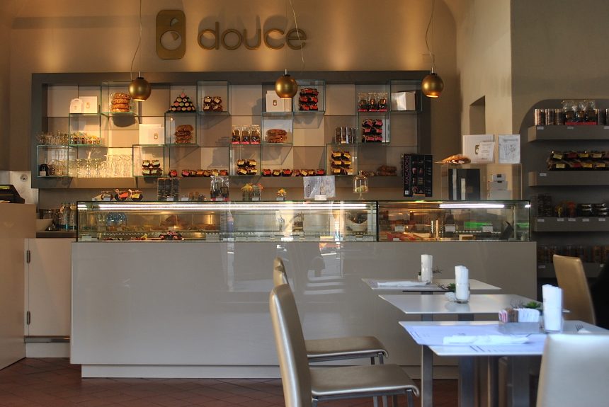 Douce Pâtisserie Café cerca personale