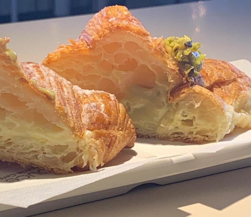 Croissant il prêt-à-manger che sta bene con tutto